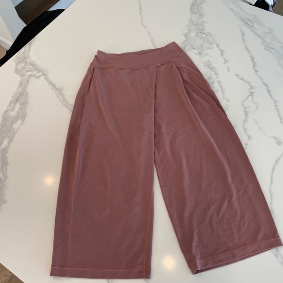 Lululemon High Rise 19" Cropped Yoga Pant Size 4 - Rose - Picture 10 of 10
